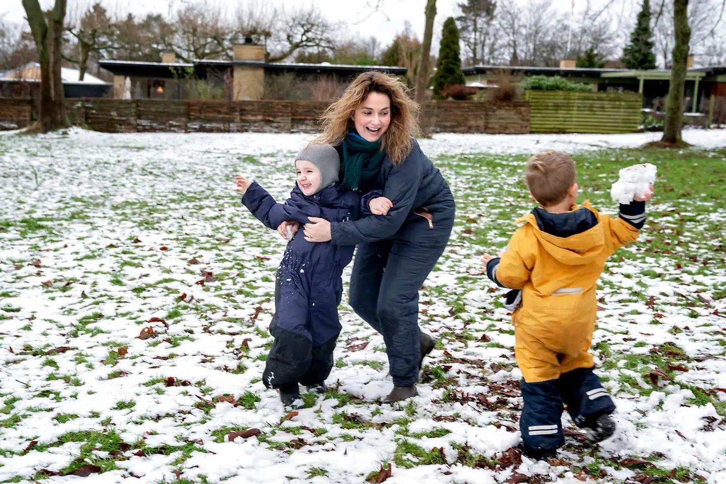Den anden coronanedlukning har sat daginstitutionerne under stort pres, forholdene er alarmerende, og det går ud over børnene, mener Helle Binzer på 35 år fra Lyngby, der er mor til to.