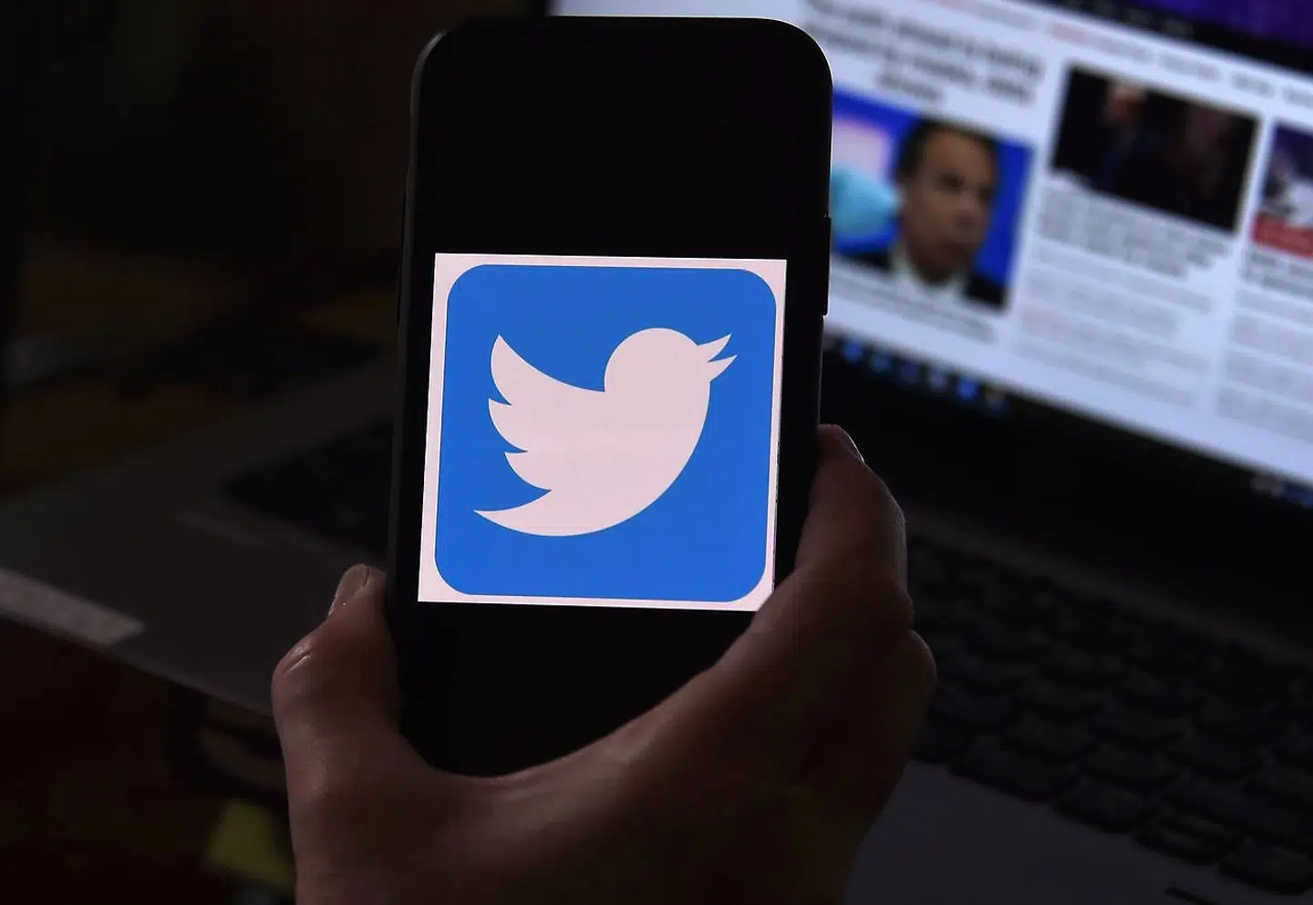 Twitter blokerer Donalds Trumps konto i 12 timer.