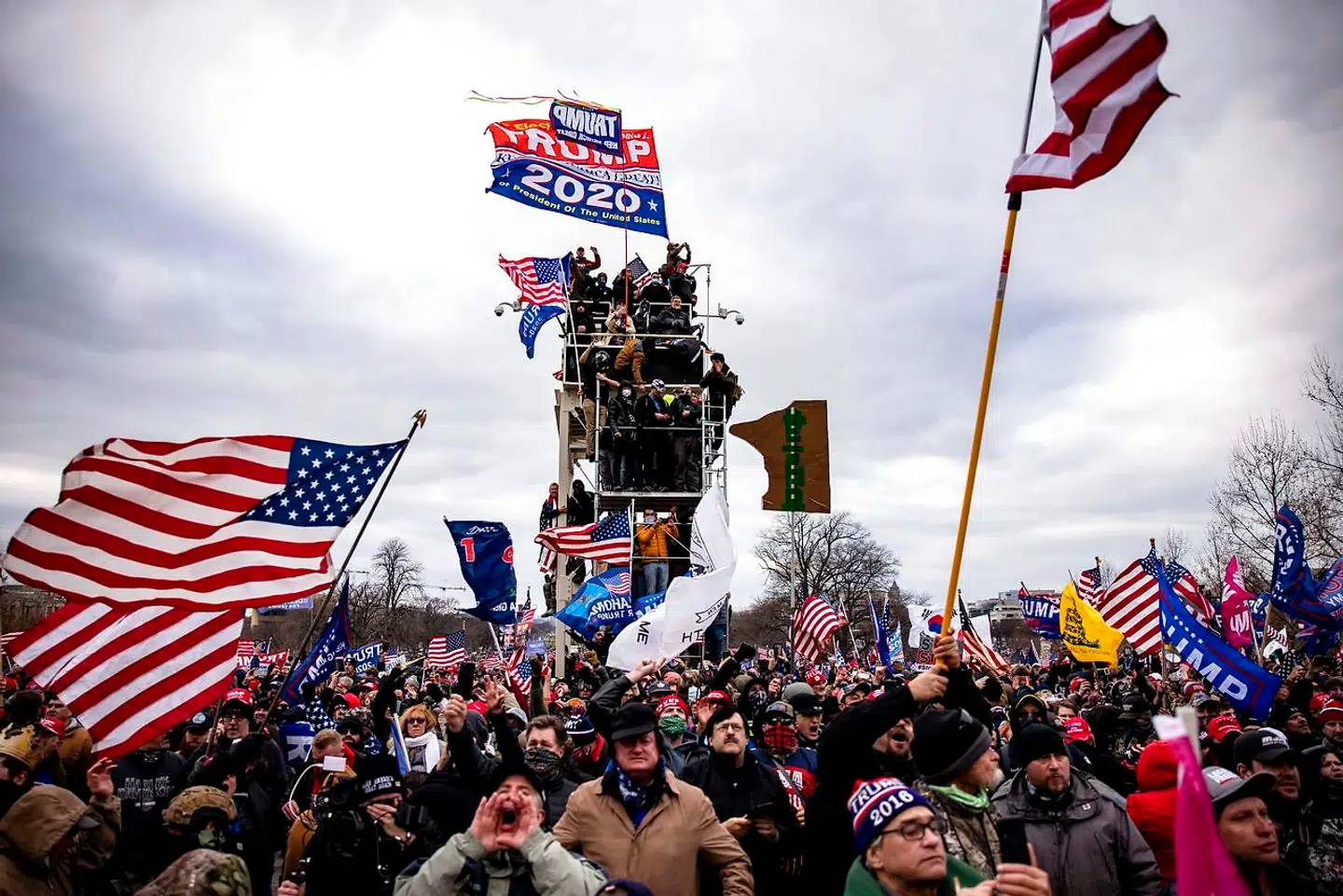 Loyale støtter af Donald Trump samles i den amerikanske hovedstad, Washington D.C. for at vise deres utilfredshed med valgresultatet, hvor Joe Biden vandt over den siddende præsident.