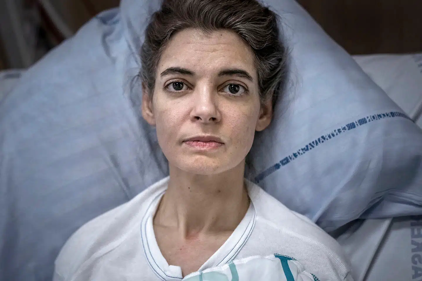Alexia Kühn føler sig tryg på hospitalet, også selv om en del af personalet ikke er vant til passe covid-19-patienter: »Man kan godt mærke, at de lige skal finde ud af hvordan og hvorledes, men de virker ikke stressede eller sure. Man er bare nødt til at være lidt tålmodig, hvis det er.«