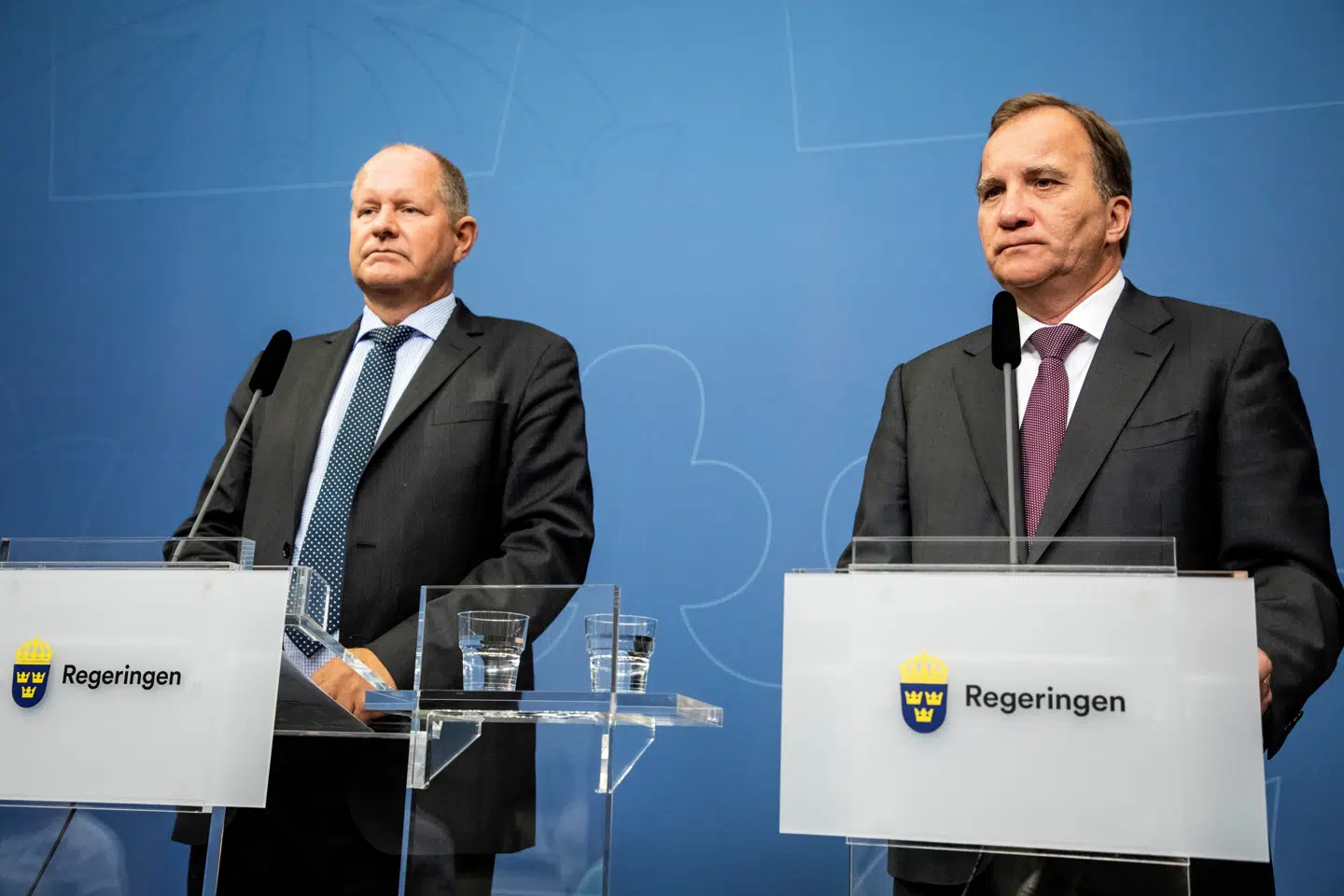 Dan Eliasson (til venstre) har deltaget i flere coronapressemøder med den svenske regering og Folkesundhedsstyrelsen. Eliasson er kommet i modvind, efter at han rejste til Gran Canaria henover julen. (Arkivfoto) Tt News Agency/Reuters