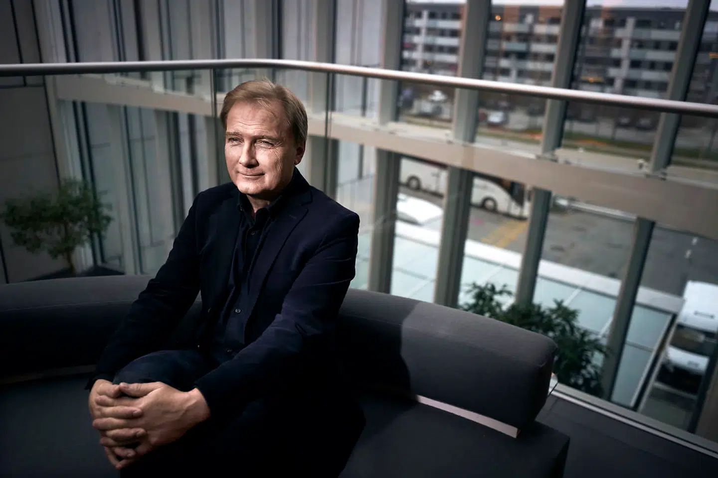 »Jeg mistede min far meget tidligt. Han var 54 år, da han døde af en blodprop i hjertet. Jeg savner ham rigtig meget, og følelsesmæssigt har jeg aldrig fået ryddet op i det tab,« siger Peter Qvortrup Geisling.