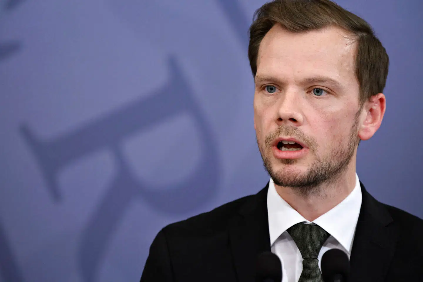 Beskæftigelsesminister Peter Hummelgaard (S), da statsministeren sammen med sundheds- og ældreministeren, beskæftigelsesministeren, Statens Serum Institut, Rigspolitiet og Sundhedsstyrelsen, holder pressemøde om covid-19 i Danmark, i Spejlsalen i Statsministeriet i København tirsdag den 29. december 2020.. (Foto: Philip Davali/Ritzau Scanpix)