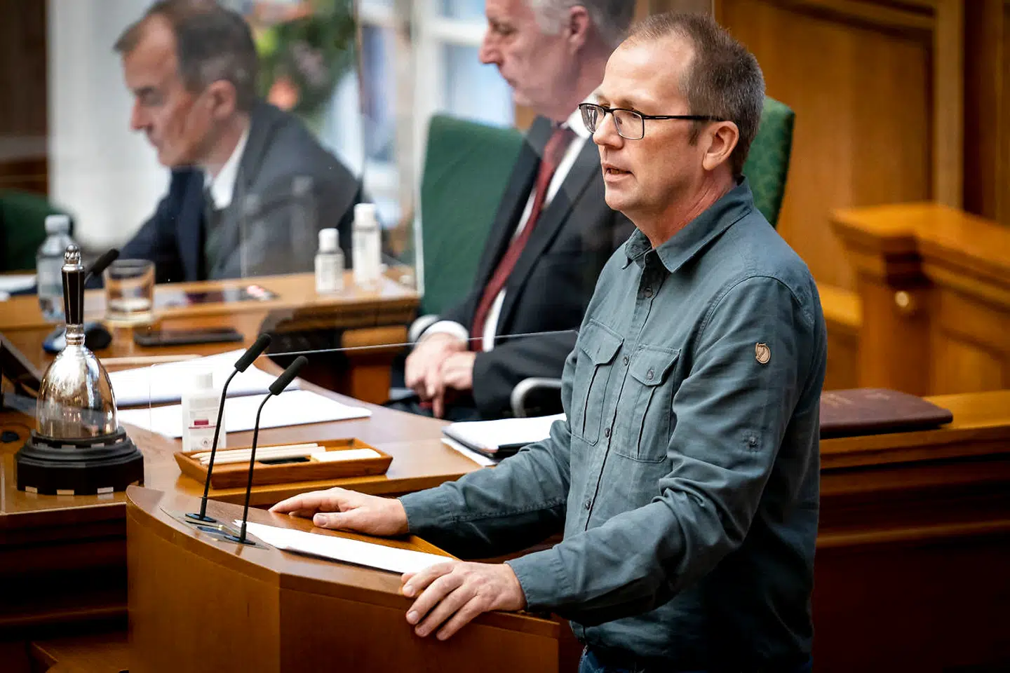 Peder Hvelplund (EL) under hasteforespørgsel til sundheds- og ældreministeren om en ny epidemilov og spørgetid i Folketingssalen på Christiansborg, onsdag den 2. december 2020.. (Foto: Mads Claus Rasmussen/Ritzau Scanpix)