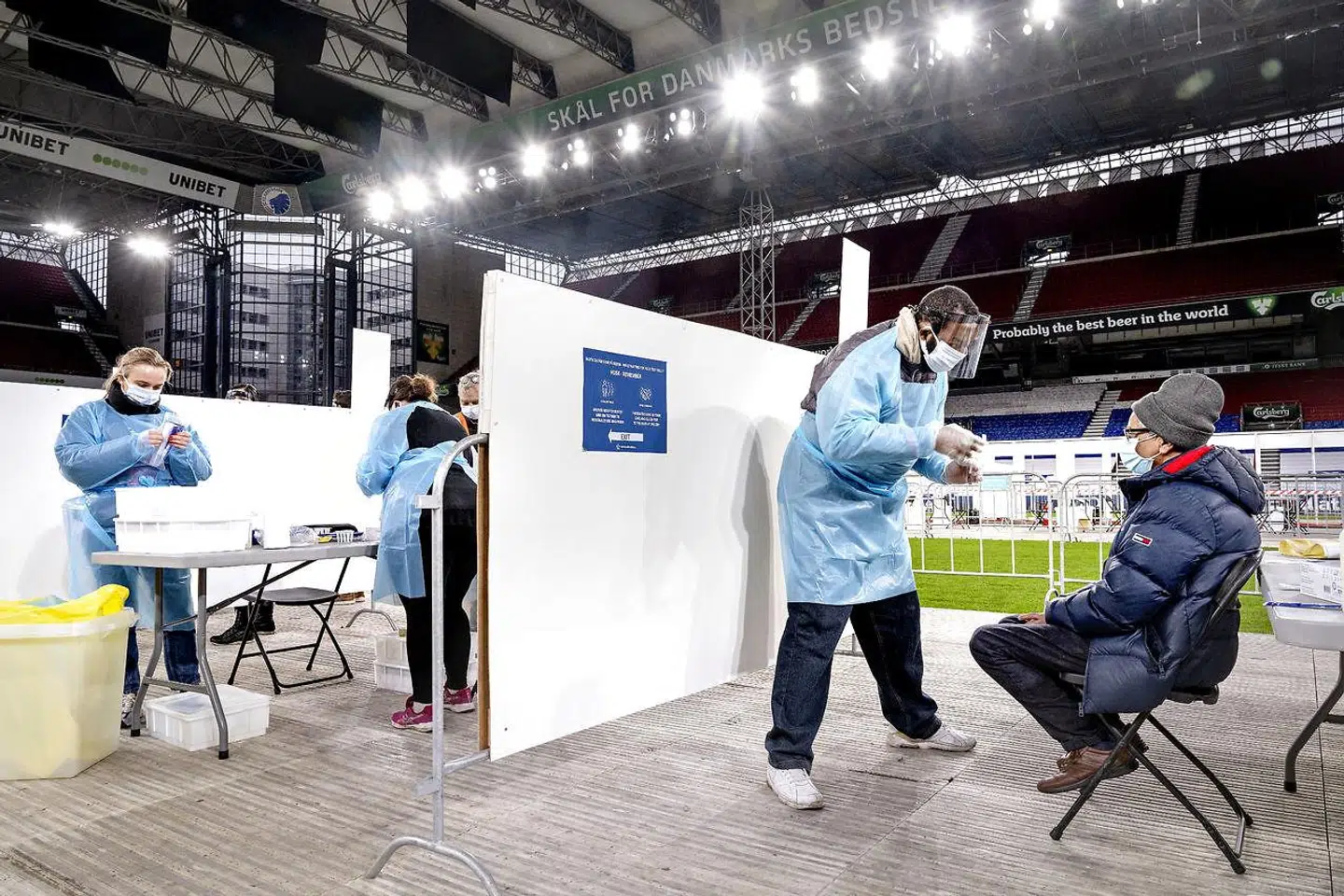 Hundredtusindvis af danskere er blevet testet for covid-19 i de seneste dage – og andelen af folk, der bliver konstateret smittet med coronavirussen, har været nedadgående. Det kan være spæde tegn på, at nedlukningen af samfundet har en effekt, siger ekspert. Arkivfoto: Bax Lindhardt/Ritzau Scanpix