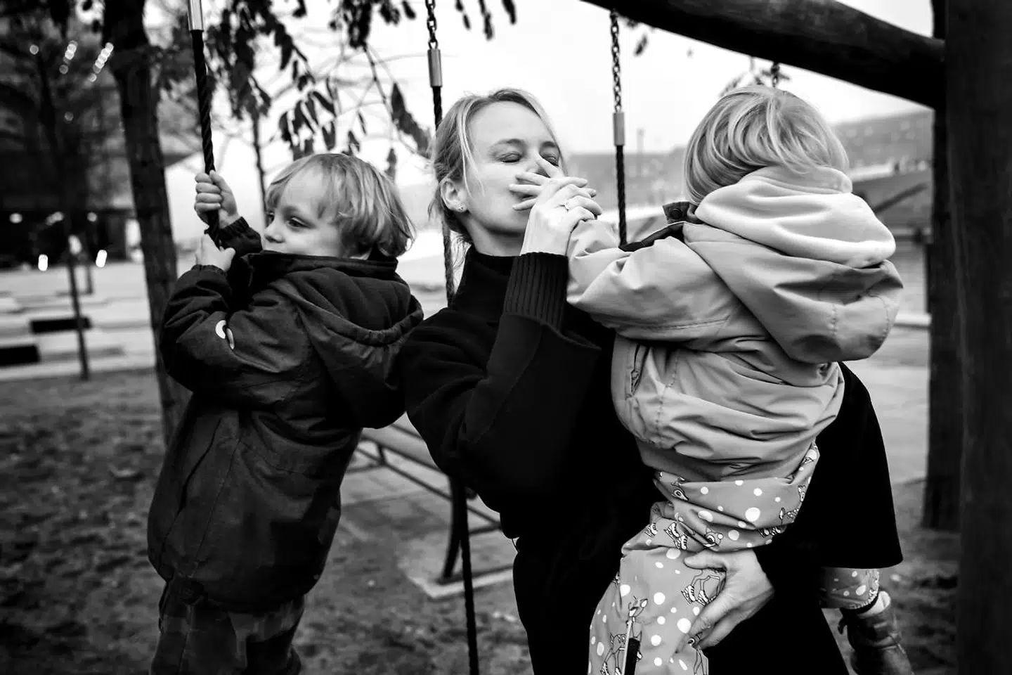 Julie Grønbæk Walsh og hendes mand fik at vide, at de var »uforklarligt barnløse«. Der var ingen grund til, at de ikke skulle kunne få børn. Alligevel kunne Julie ikke blive gravid.