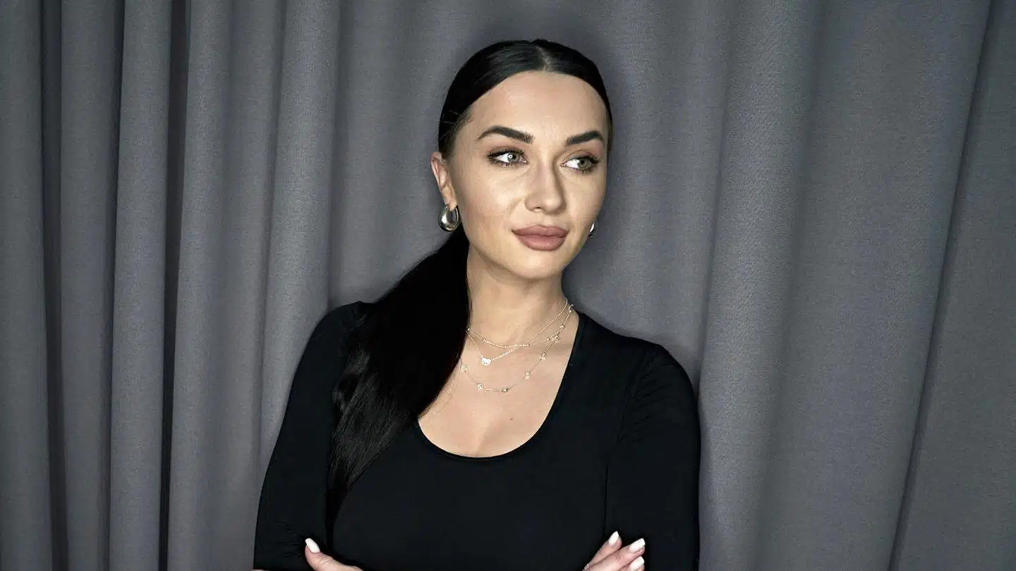 Selv om det ud fra Instagram-profilen at dømme ofte ser ud, som om Irina Olsen lever et meget glamourøst liv, er hverdagen ifølge hende selv ikke så spændende. »Jeg bruger rigtig mange timer derhjemme foran computeren for at planlægge,« siger Irina Olsen.