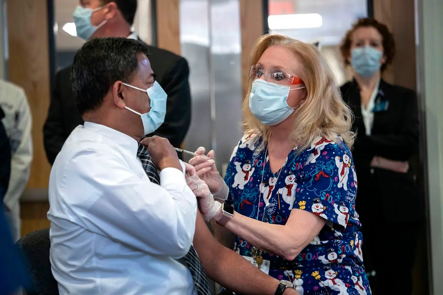 15. december blev sundhedspersonale i Westchester Medical Center i staten New York vaccineret, men generelt går det for langsomt med at få vaccineret amerikanerne.