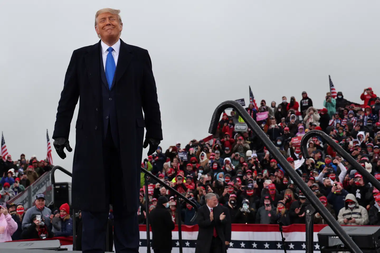USA's præsident, Donald Trump, smiler stort på et vælgermøde i Michigan få dage inden det præsidentvalg 3. november, som han tabte. En trøst kan være, at 18 procent af de adspurgte amerikanere i en Gallup-måling siger, at han er den mand, de beundrer mest. Jonathan Ernst/Reuters