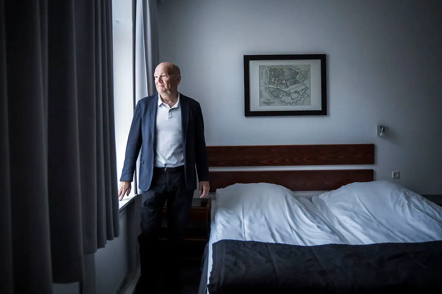 Søren Kaas, ejer af Hotel Ansgar og Hotel Saga på Vesterbro, ærgrer sig over at måtte bruge pensionsopsparingen på at holde liv i hotellerne.
