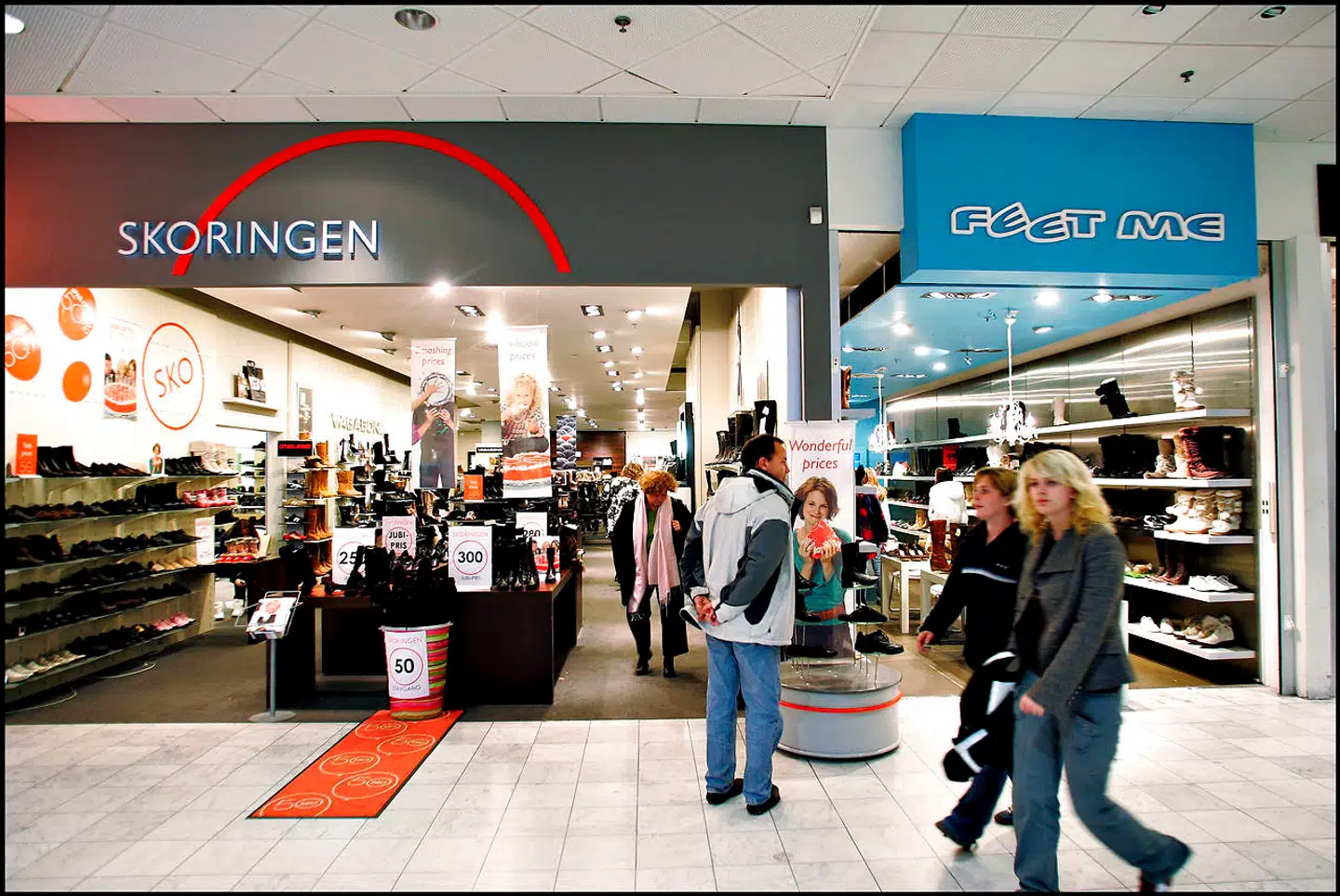 Alt personale i Skoringens knap 100 butikker er hjemsendt på lønkompensation, men kæden skal stadig betale noget af lønnen.