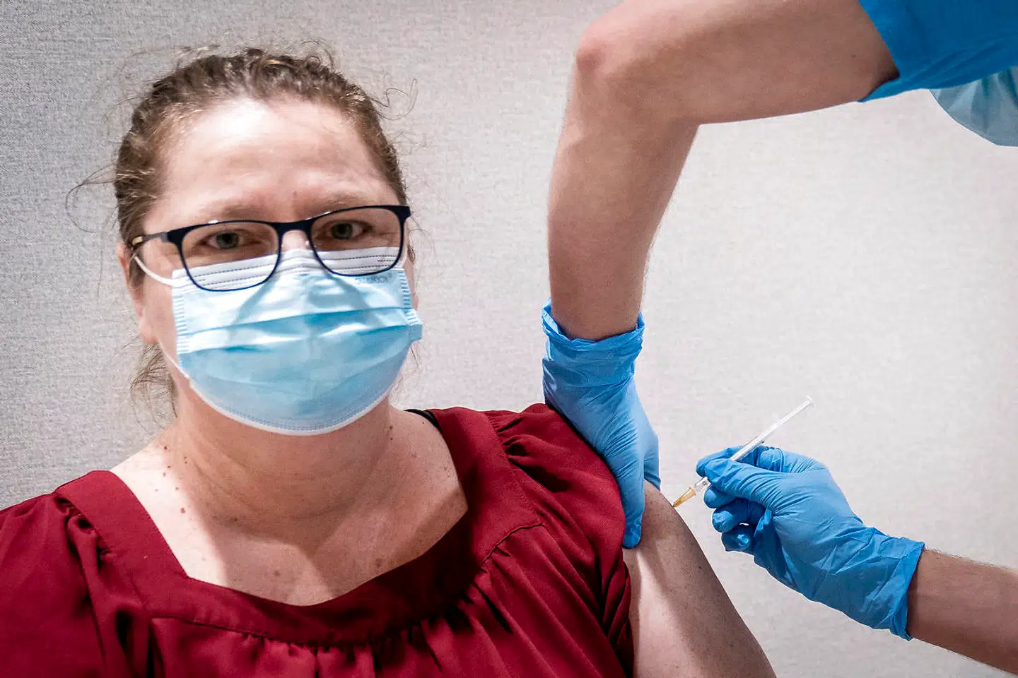 Sundhedspersonale og her Katarina vaccineres på Sjællands Universitetshospital i Roskilde, søndag den 27. december 2020.