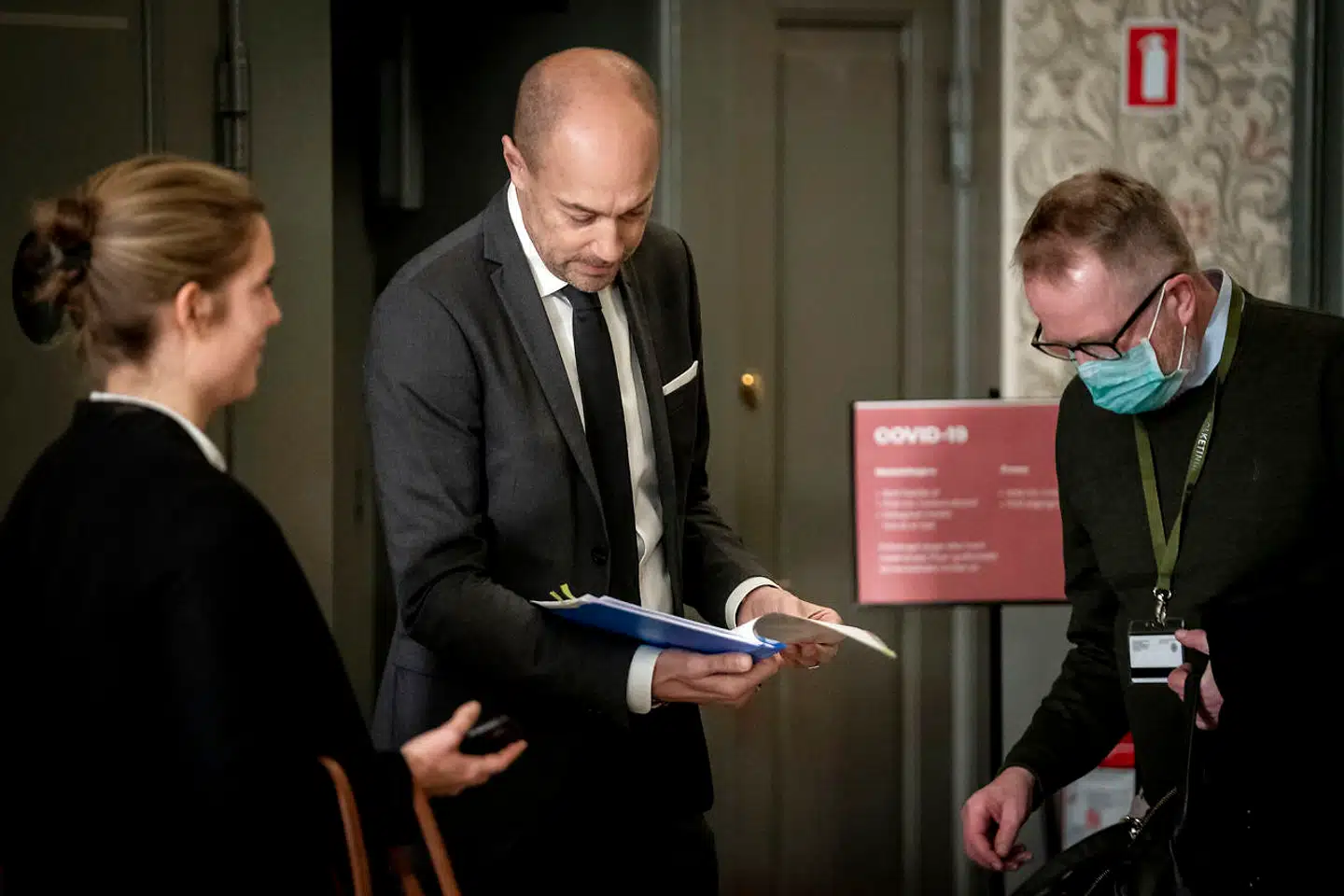 Sundheds- og ældreminister Magnus Heunicke (S) har tirsdag holdt møde med Folketingets sundhedsordførere i den såkaldte coronafølgegruppe. Det sker det på baggrund af en alvorlig udvikling i smittetallet.