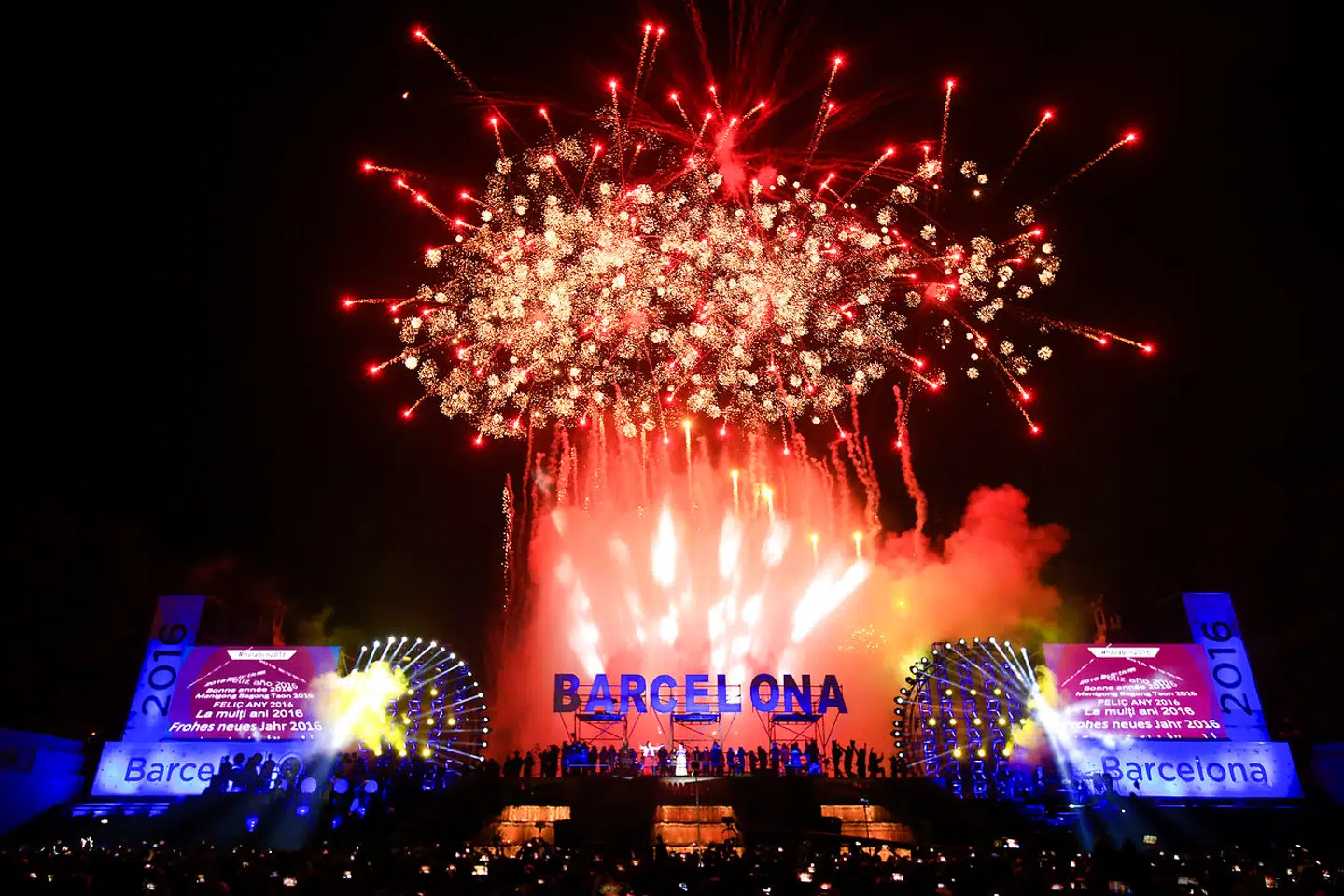 I Barcelona lempes der faktisk lidt på restriktionerne nytårsaften. I modsætning til mange andre lande, må man i Spanien nemlig gerne blive ude helt indtil klokken 01.30.