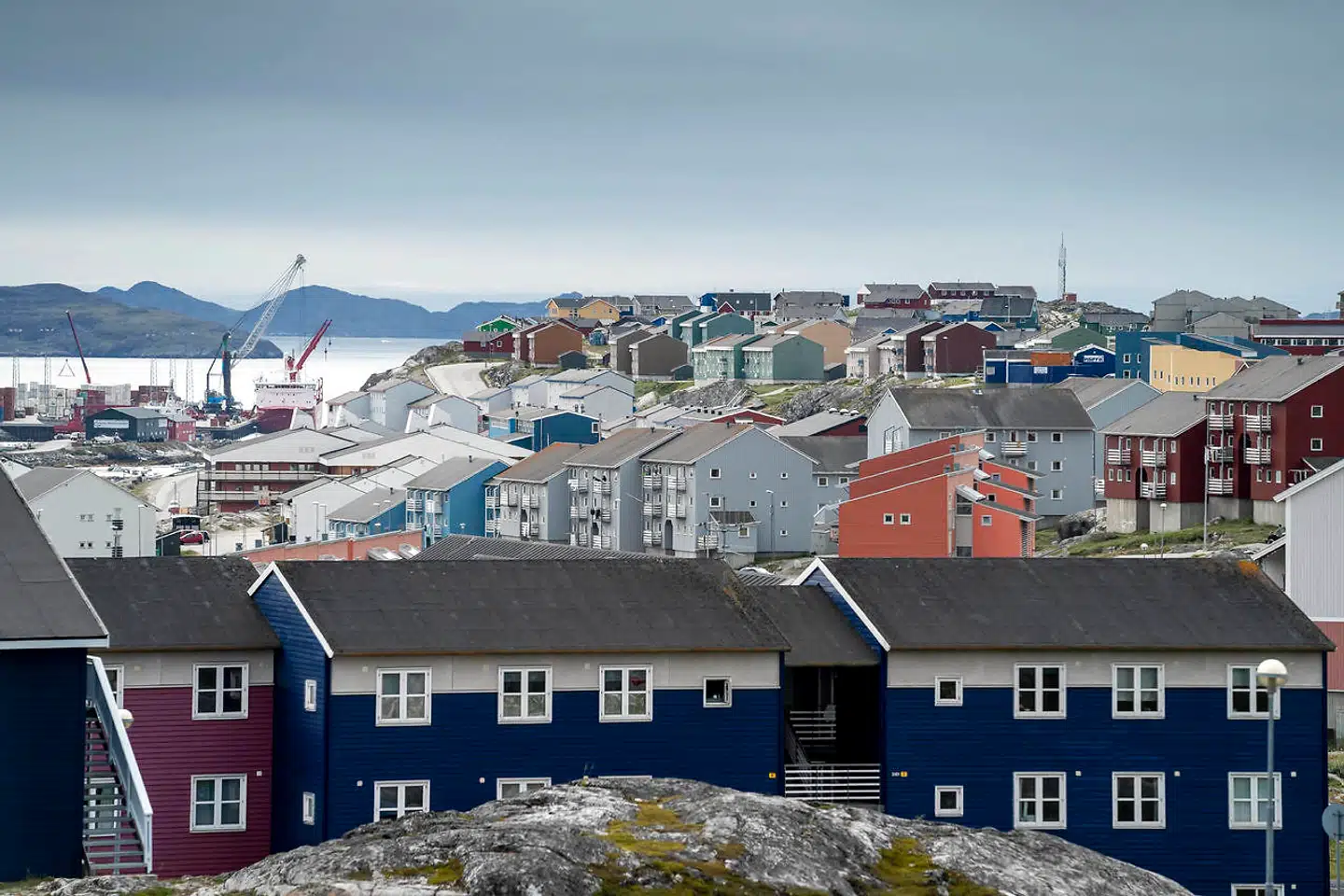 »Der er talrige eksempler på, at de tiltalte har juridisk uddannede forsvarere, mens anklagemyndigheden stiller med en politibetjent. Politibetjentene gør et rigtig godt stykke anklagerarbejde, men som politimand uddannes man nu engang til at efterforske, mens man som juridisk anklager uddannes til at føre sagerne i retten,« skriver Emil Maegaard-Hoffmann. (Arkivfoto)