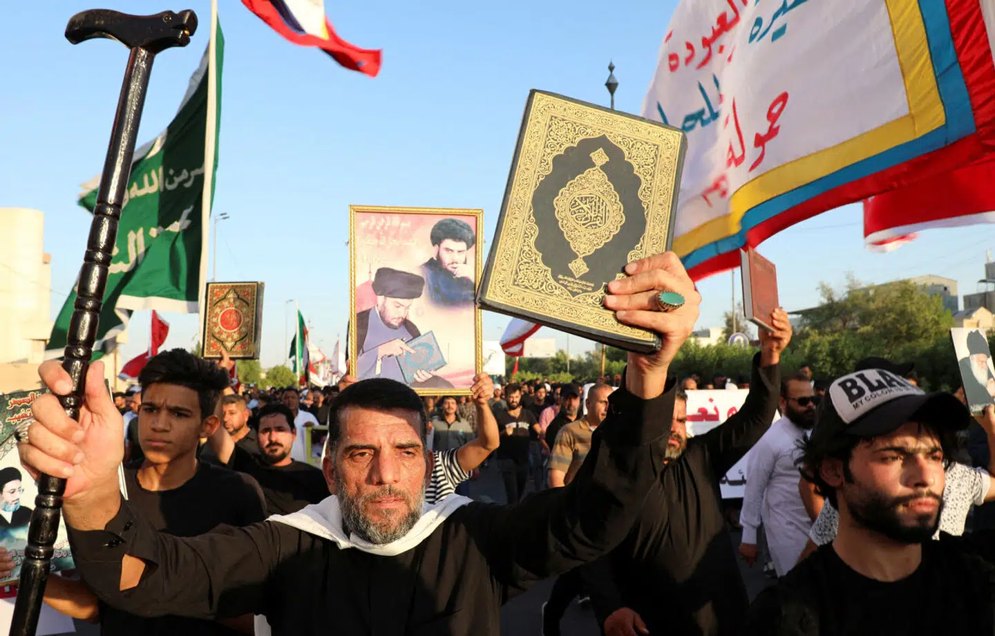 Demonstranter i den irakiske by Basra protesterede tidligere i juli mod koranafbrændinger i Sverige. Lørdag har Dansk Flygtningehjælp været under angreb i samme by.