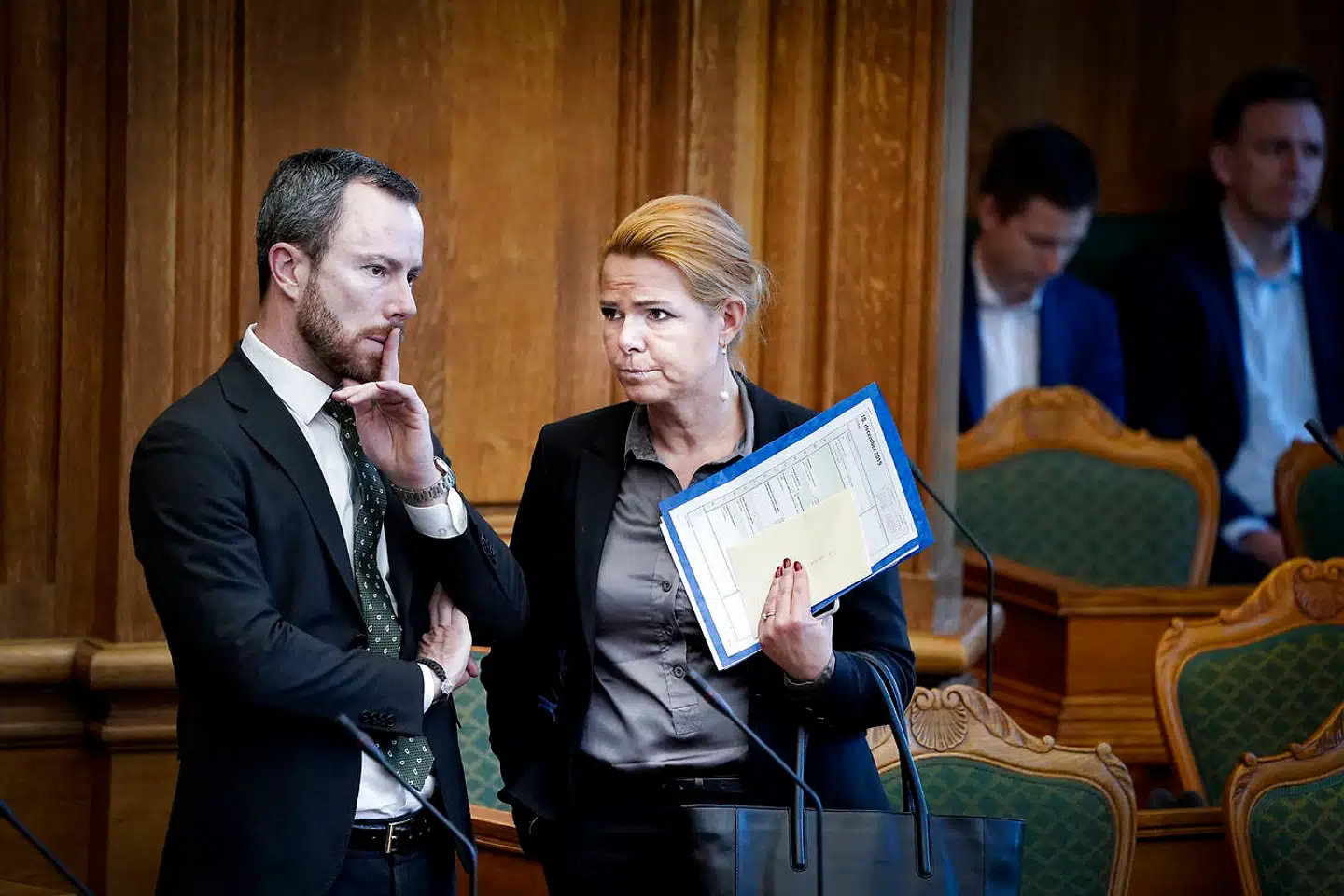 Ifølge Berlingskes politiske kommentator, Thomas Larsen, er der udbrudt åben krig i partiledelsen hos Venstre.