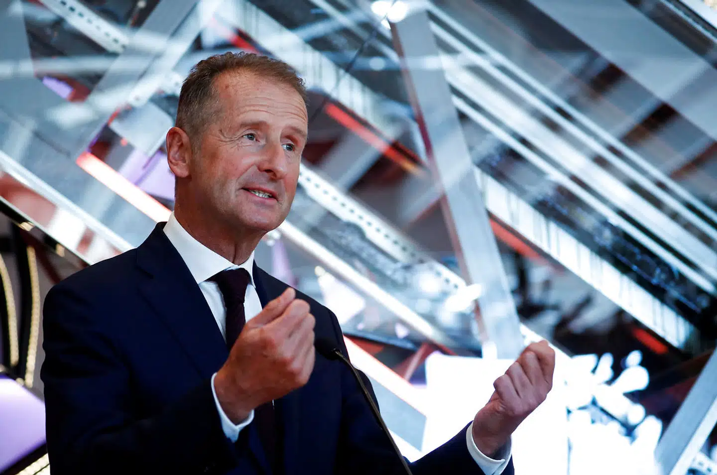 Volkswagens koncernchef, Herbert Diess, har været en effektiv leder for den tyske bilgigant. Men endnu en magtkamp slider på koncernen.