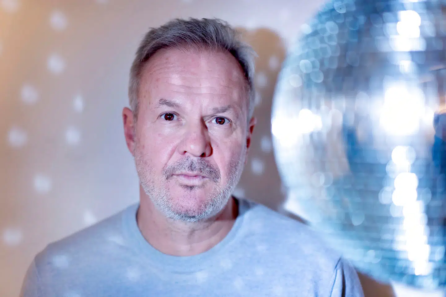 »Man opdager det jo ikke fra den ene dag til den anden. Men pludselig i løbet af sommeren manglede festerne for mit eget vedkommende og for mange andre voksne.«