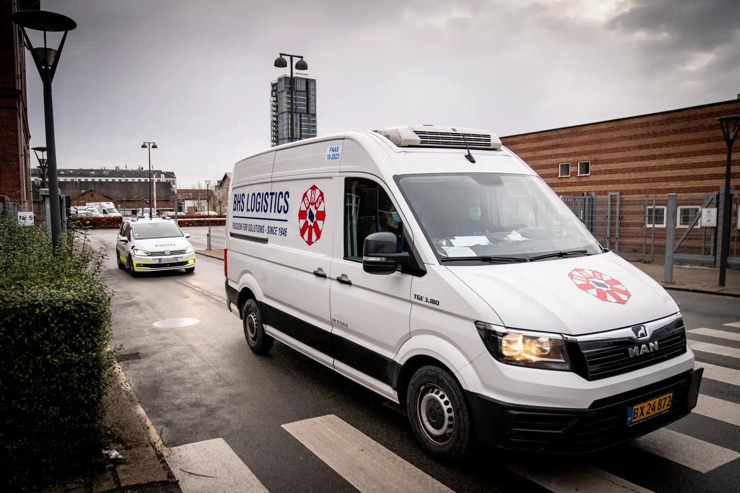 En af de fem varevogne på vej fra SSI til regionerne med vaccinerne.