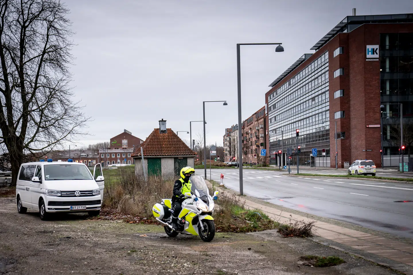 Politiet er til stede for at sikre, at vaccinerne kommer sikkert frem til først SSI og dernæst regionerne og de udvalgte plejehjem.