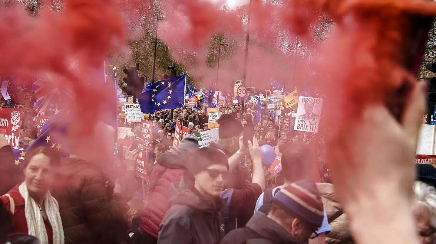 Ifølge arrangørerne af »People’s Vote«-demonstrationen fyldte over én million frustrerede briter Londons gader i løbet af en lørdag eftermiddag til en af de største demonstrationer nogensinde i den britiske hovedstad. Det kunne ikke stoppe Brexit.