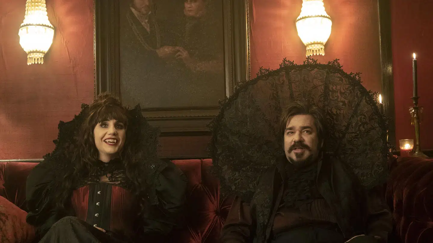Natasia Demetriou er udødelig og forfængelig i »What We Do in the Shadows«.