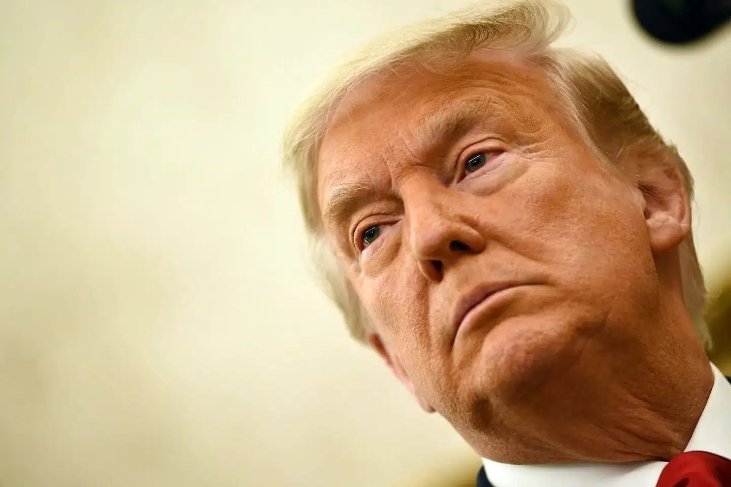 Det er Trumps anden bølge af benådninger på to dage. Tirsdag benådede han 15 personer. Onsdag har han benådet 26. (Photo by Brendan Smialowski / AFP)