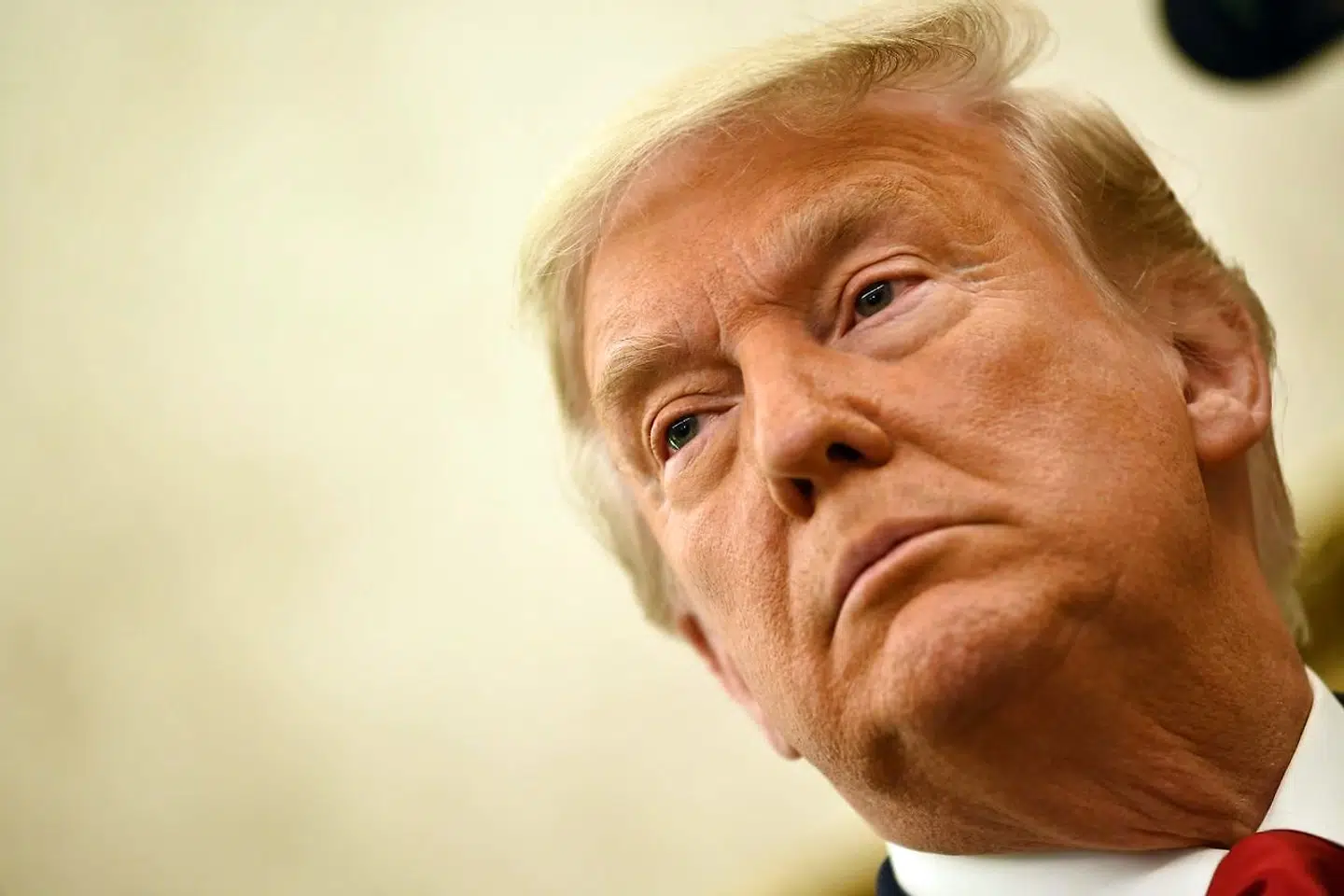 Det er Trumps anden bølge af benådninger på to dage. Tirsdag benådede han 15 personer. Onsdag har han benådet 26. (Photo by Brendan Smialowski / AFP)