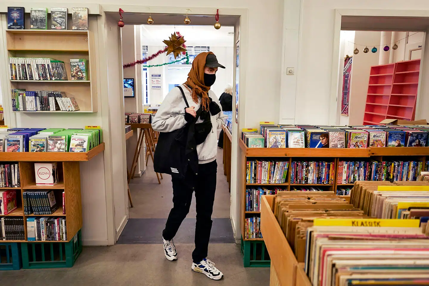 Det er lykkedes musikbutikkerne Accord at overleve foråret – ikke på grund af regeringens hjælpepakker, lyder det, men fordi deres udlejere har givet dem lang snor. De har betalt dem tilbage, forsikrer Sofie Vestergård og Brian Olsson.