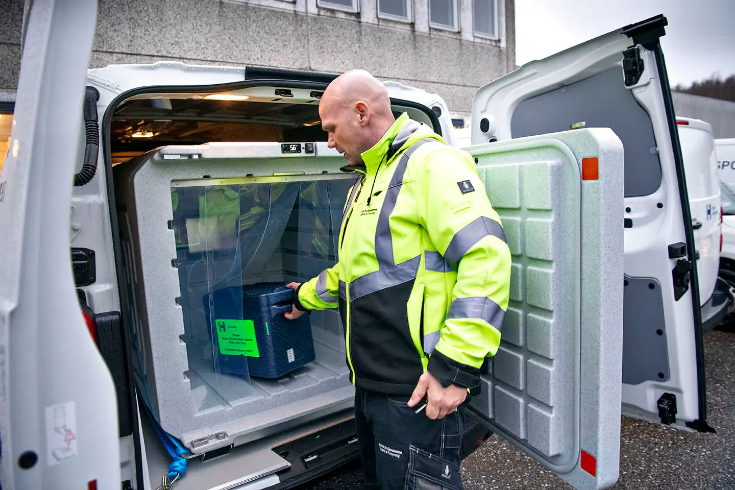 Det er varevogne som denne, der skal transportere vaccinen ud til hovedstadens plejecentre og hopsitaler. - Foto: Nils Meilvang/Ritzau Scanpix