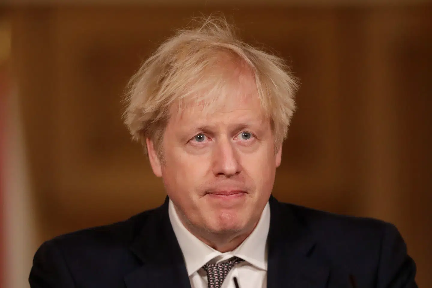 Den britiske premierminister, Boris Johnson, indkaldte lørdag flere nøgleministre for at drøfte, om man skal skride til handling, efter eksperter siger, at en variat af covid-19 spreder sig hurtigere. Pool/Reuters