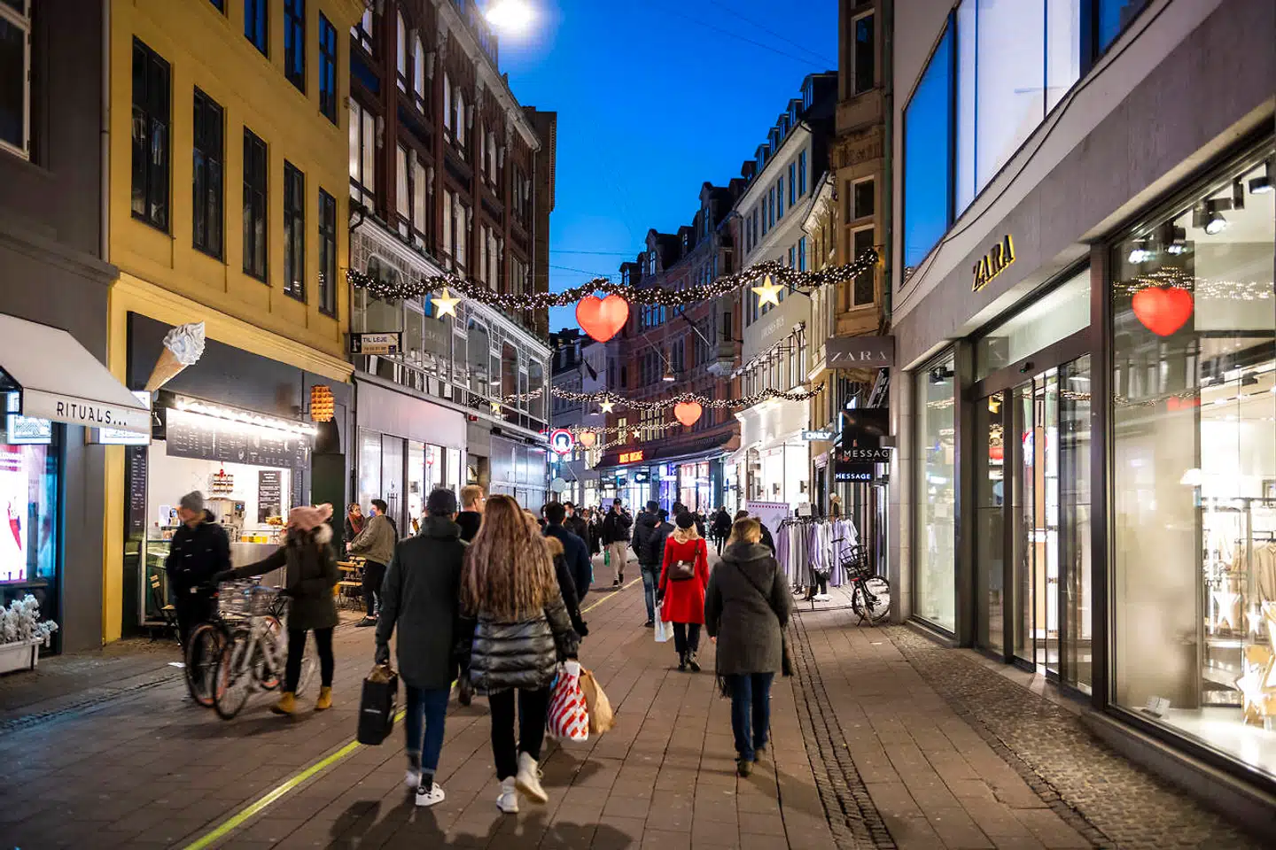 December er traditionelt en dyr måned for de fleste husholdninger. Berlingske har samlet 24 lavpraktiske råd og tip til privatøkonomien.
