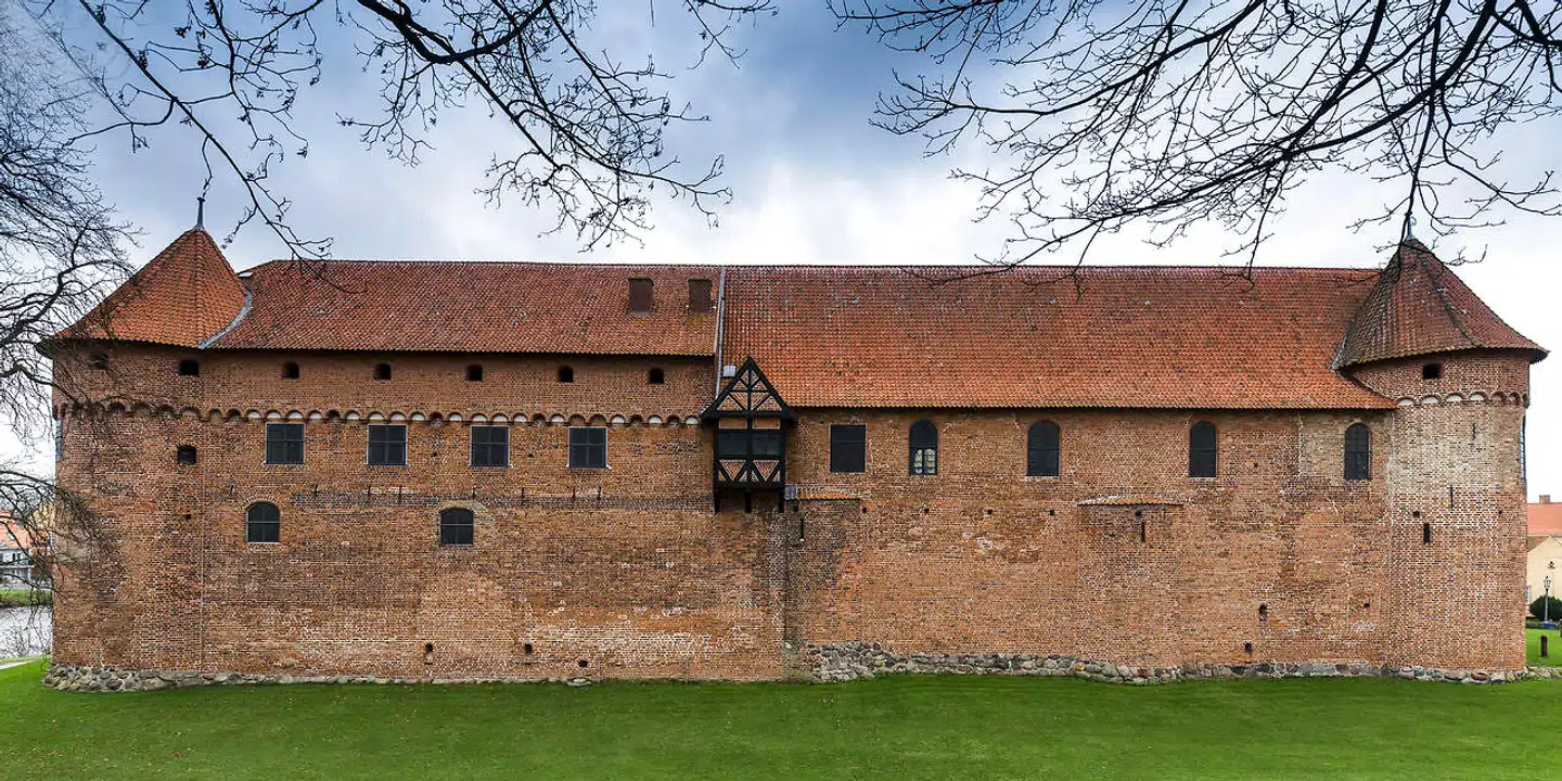 Renoveringen og ombygningen af Nyborg Slot ser ud til at blive opgivet efter massiv modstand fra fire foreninger. Baggrunden er, at klagenævn har truffet sin afgørelse.