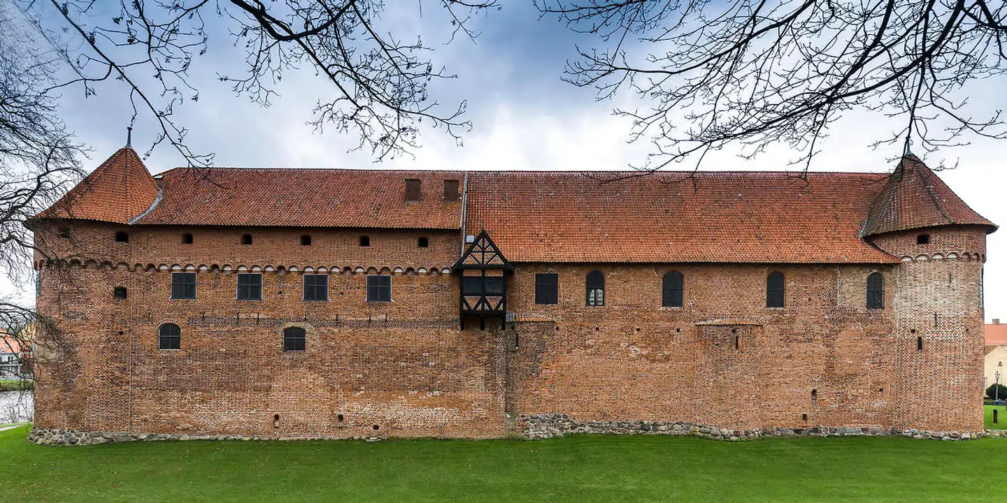 Renoveringen og ombygningen af Nyborg Slot ser ud til at blive opgivet efter massiv modstand fra fire foreninger. Baggrunden er, at klagenævn har truffet sin afgørelse.