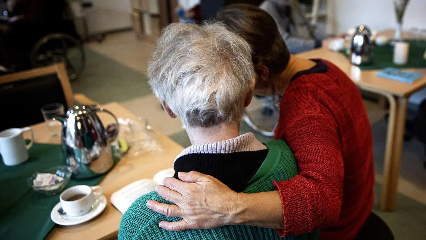 Beboerne på plejehjemmene er i særlig risiko for at blive smittet med covid-19 og skal derfor tilbydes vaccine som nogle af de første.