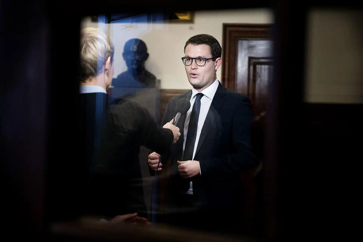 »Krisen skyldes ikke, at danskerne ikke kan eller vil bruge penge. (...) Forstod Madsen sin makroøkonomi, ville han vide, at regeringens økonomisk politik er lige så effektiv som forsøg på at afhjælpe kræft med hostesaft,« skriver Christian Bjørnskov.