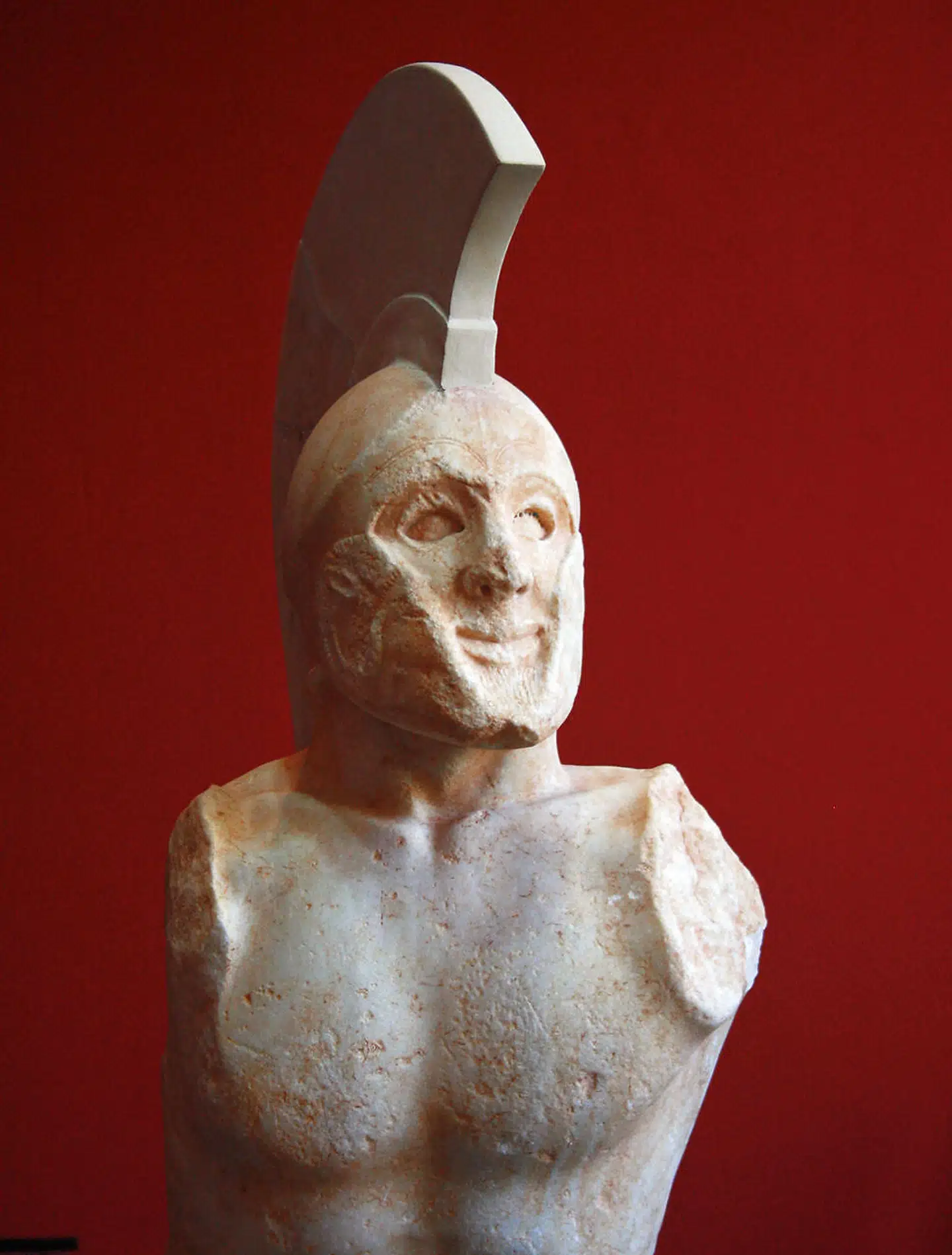 Dette marmorhoved af en ukendt spartansk kriger præsenteres ofte som kong Leonidas, der faldt ved Thermopylæ. Tønnes Bekker-Nielsen stiller sig dog kritisk til, at det er Leonidas og mener, at det nok nærmere er hans forgænger Kleomenes.