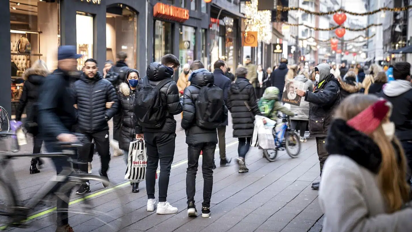 I Københavns Kommune er der den seneste uge konstateret 785,9 nye covid-19-tilfælde pr. 100.000 indbyggere ifølge Statens Serum Institut. Dermed er Københavns Kommune den kommune i landet, hvor der er registreret flest nye smittede i løbet af den seneste uge.