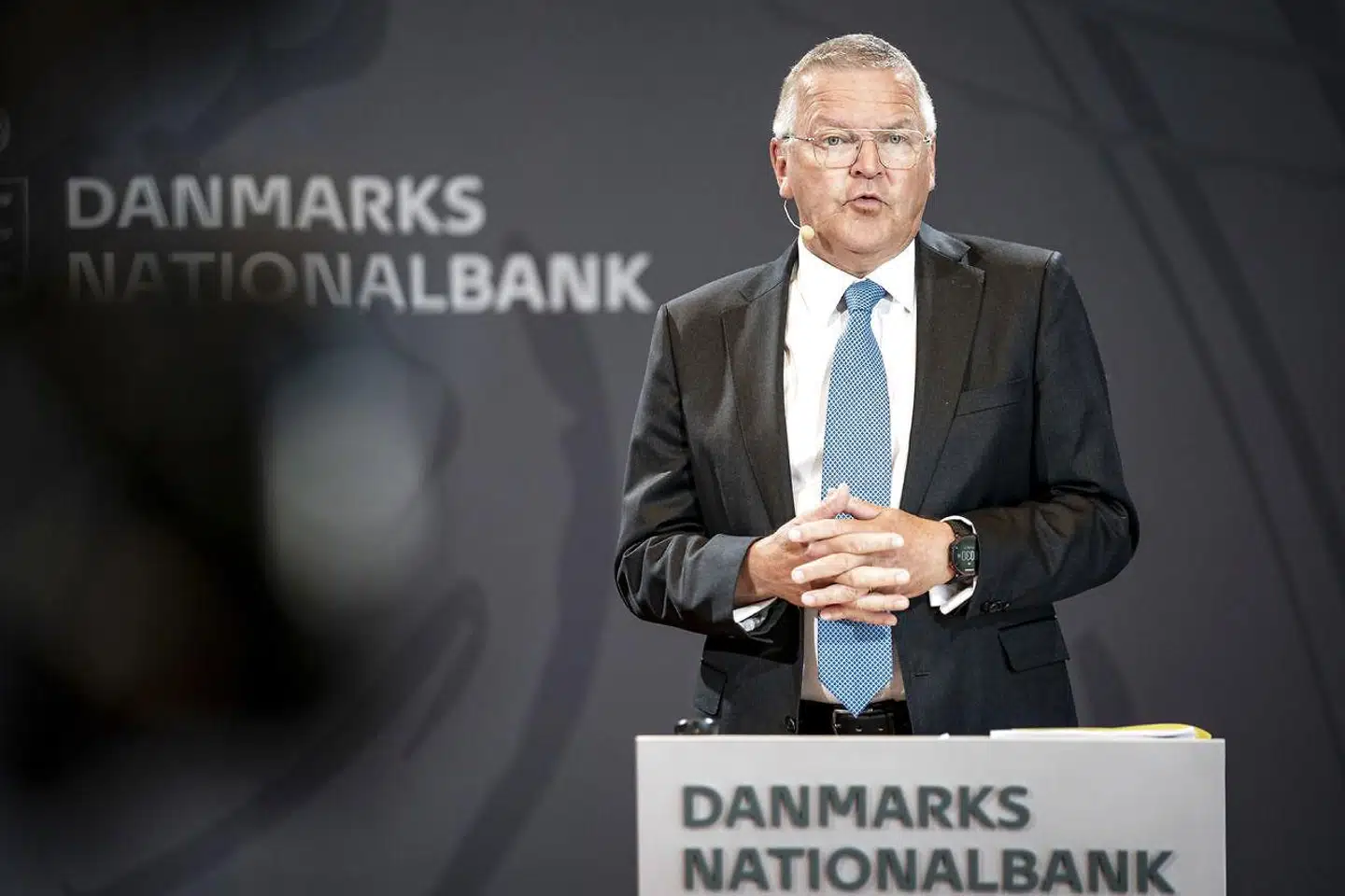 »Forpligter det ikke nationalbankdirektøren at have gennemskuet boligmarkedet? Burde han ikke sige det formelt, og henvendt til Folketinget, så de kunne lave et indgreb?« spørger Ib Ravn.