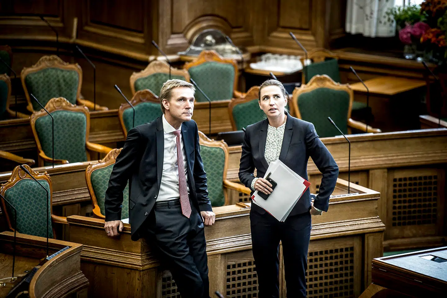 »Det er altså utroligt, at det bliver ved,« siger valgforsker Kasper Møller Hansen om en ny måling, hvor Kristian Thulesen Dahls parti tager et opsigtsvækkende dyk – og hvor Socialdemokratiet og Mette Frederiksen synes at klare sig helskindet gennem minksagen.