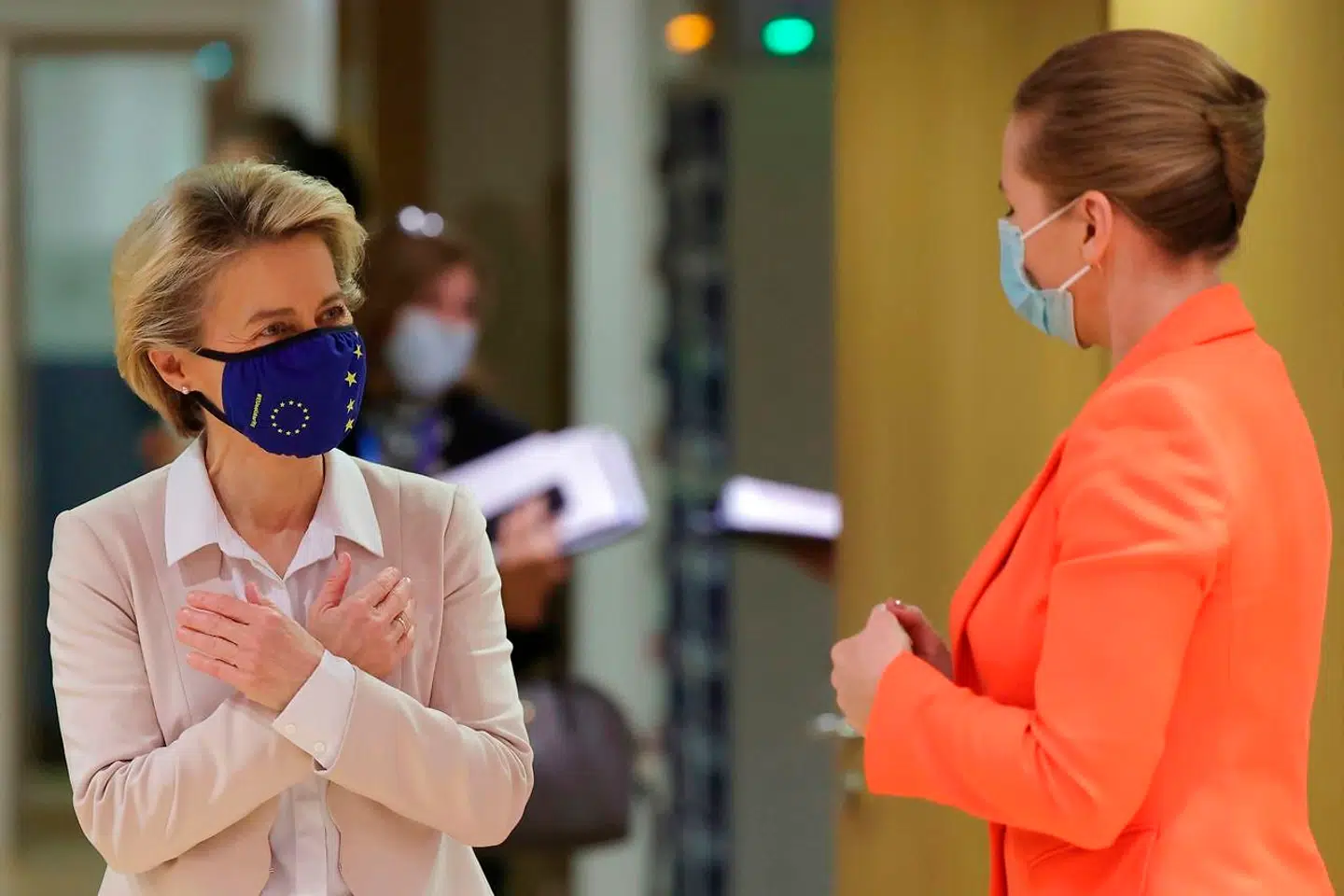 EU's stats og regeringschefer har tordag indgået en aftale om det næste syvårsbudget. To lande havde længe blokeret det på grund af en ordning, der gør det nødvendigt at efterleve fælles værdier for at modtage penge fra budgettet.