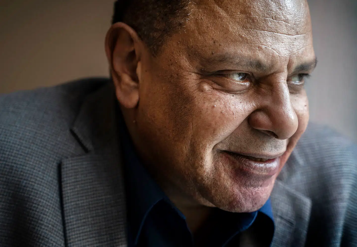 Alaa Al-Aswany får fire stjerner for sin bog »Diktatursyndromet«.