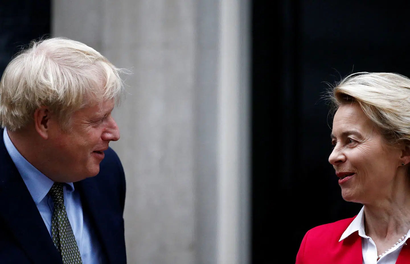 Boris Johnson og Ursula von der Leyen skal onsdag aften spise middag sammen i Berlaymont-bygningen i Bruxelles, hvor de to skal tage bestik af de forhandlinger, som skulle være afsluttet for længst.
