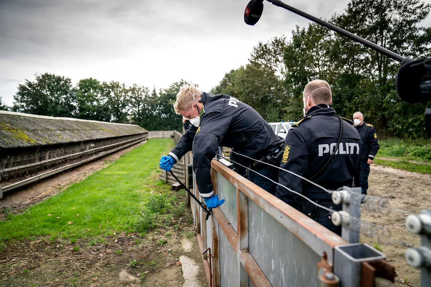 Det er ikke mindst politiets rolle i minksagen, der har påkaldt sig opmærksomhed. Men flere minkavlere har også fortalt om, at de har følt sig presset af soldater til at fortsætte minkaflivningen, efter at det viste sig, at der ikke var hjemmel til at kræve alle landets mink aflivet.
