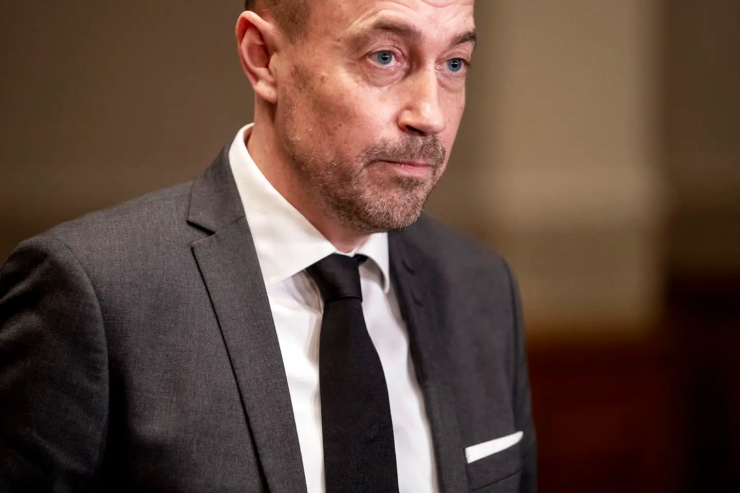 Sundheds- og ældreminister Magnus Heunicke (S) taler foran pressen efter at han har fået en næse og den gives af Enhedslisten og blå blok efter samråd på Christiansborg i København, torsdag den 3. december 2020. Det sker efter åbent samråd med sundheds- og ældreministeren om, hvorfor Region Sjælland ikke blev informeret forud for ministerens udtalelser om, at den nye mutation af covid-19, Cluster-5 skulle have spredt sig på Midtsjælland.. (Foto: Mads Claus Rasmussen/Ritzau Scanpix)
