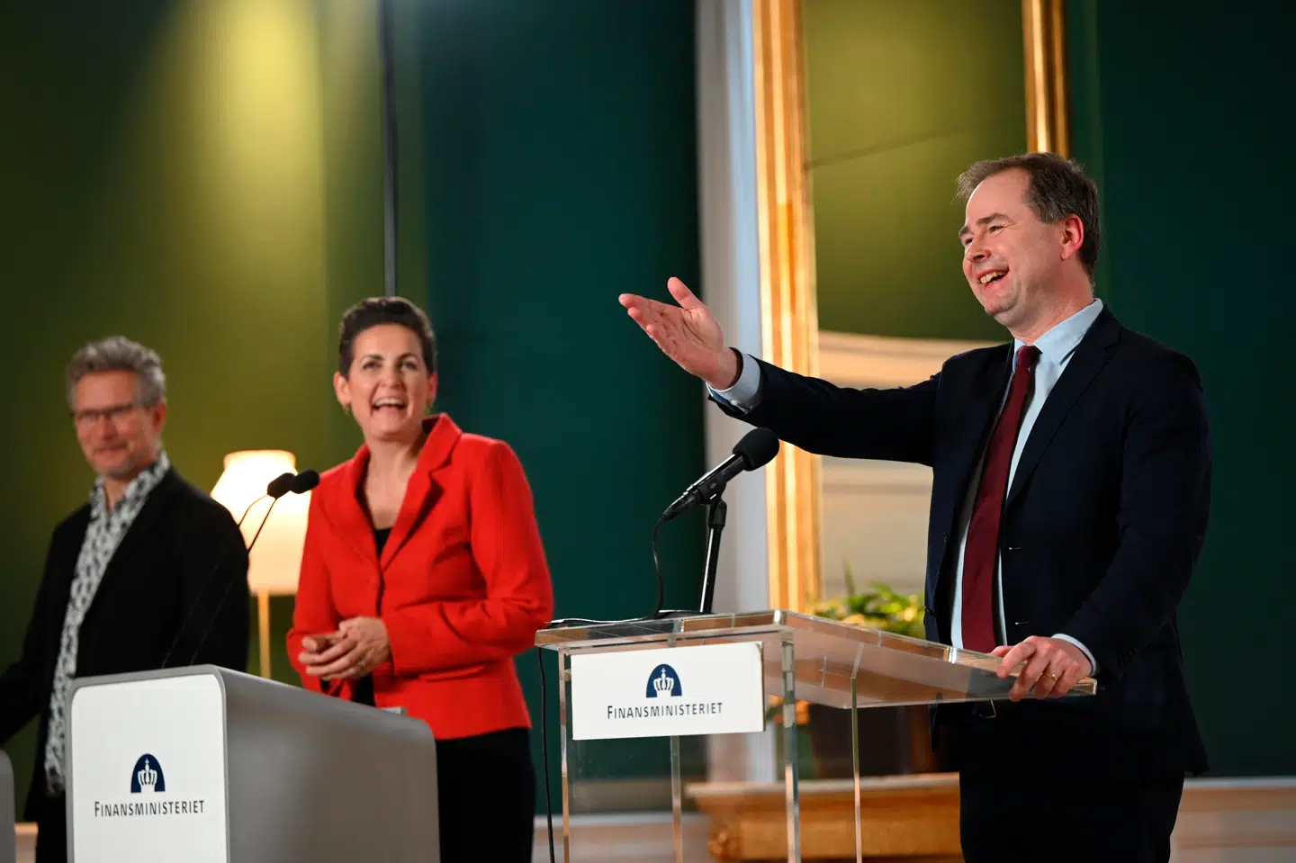 Begejstringen i rød blok var mærkbar, da finansminister Nicolai Wammen sammen med topforhandlere fra SF, Enhedslisten, de Radikale og Alternativet søndag eftermiddag præsenterede finanslovsaftale 2021.