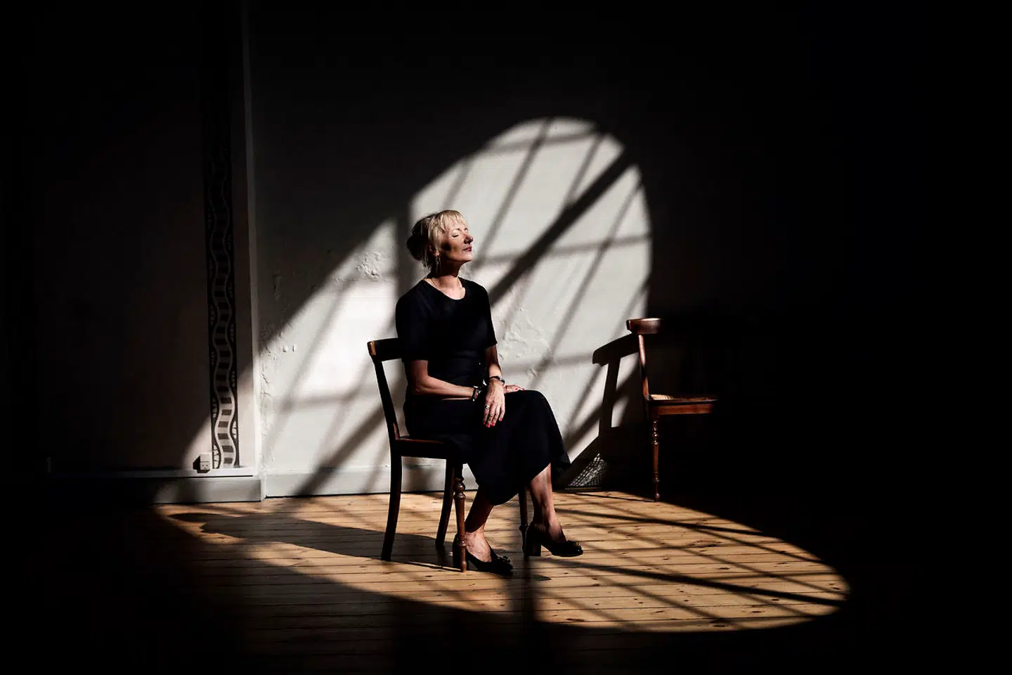 Kathrine Lilleør fotograferet i Sankt Pauls Kirke, hvor hun er sognepræst.