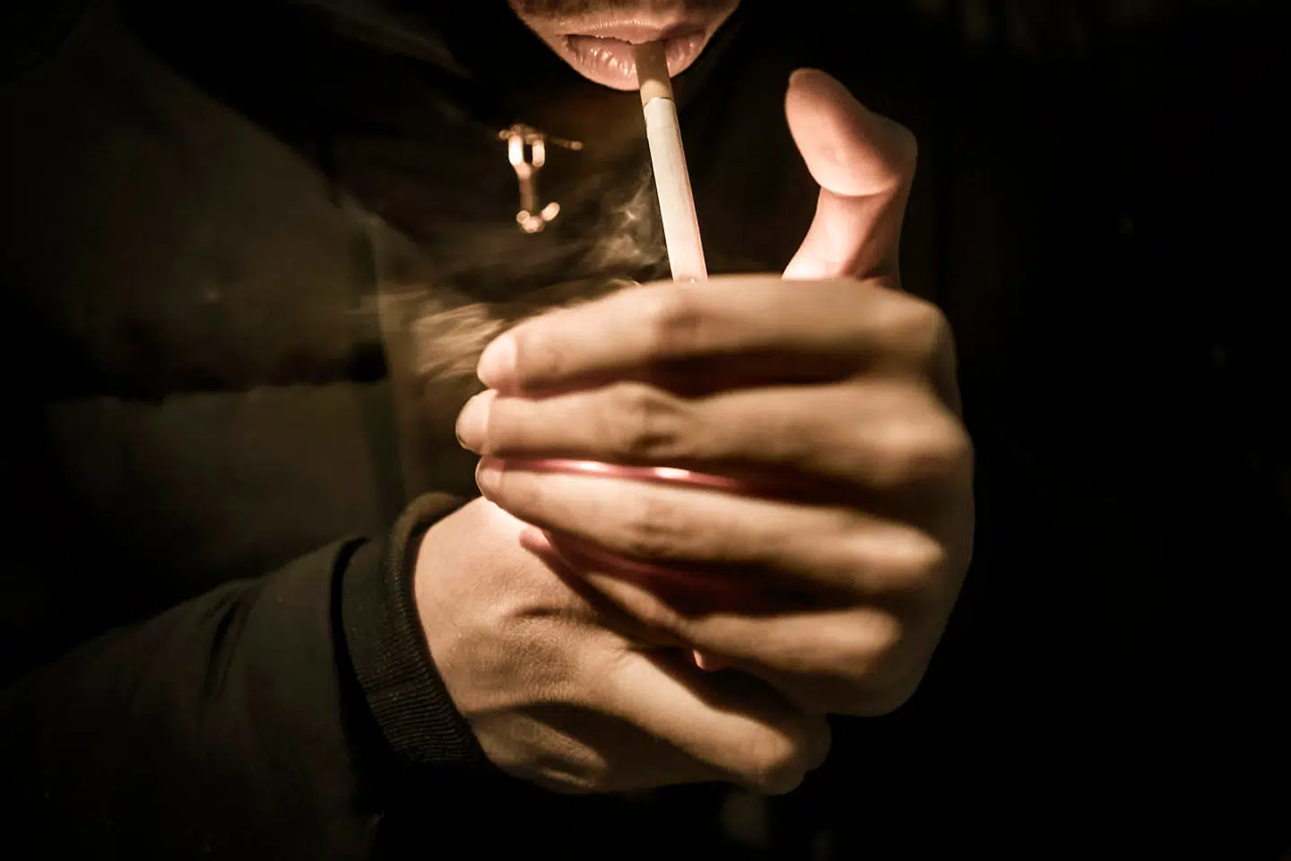 18-årige Arben har været indvolveret i kriminalitet. Han forsøger nu at forklare, hvorfor han kommer op at slås og blev smidt ud af skolen.