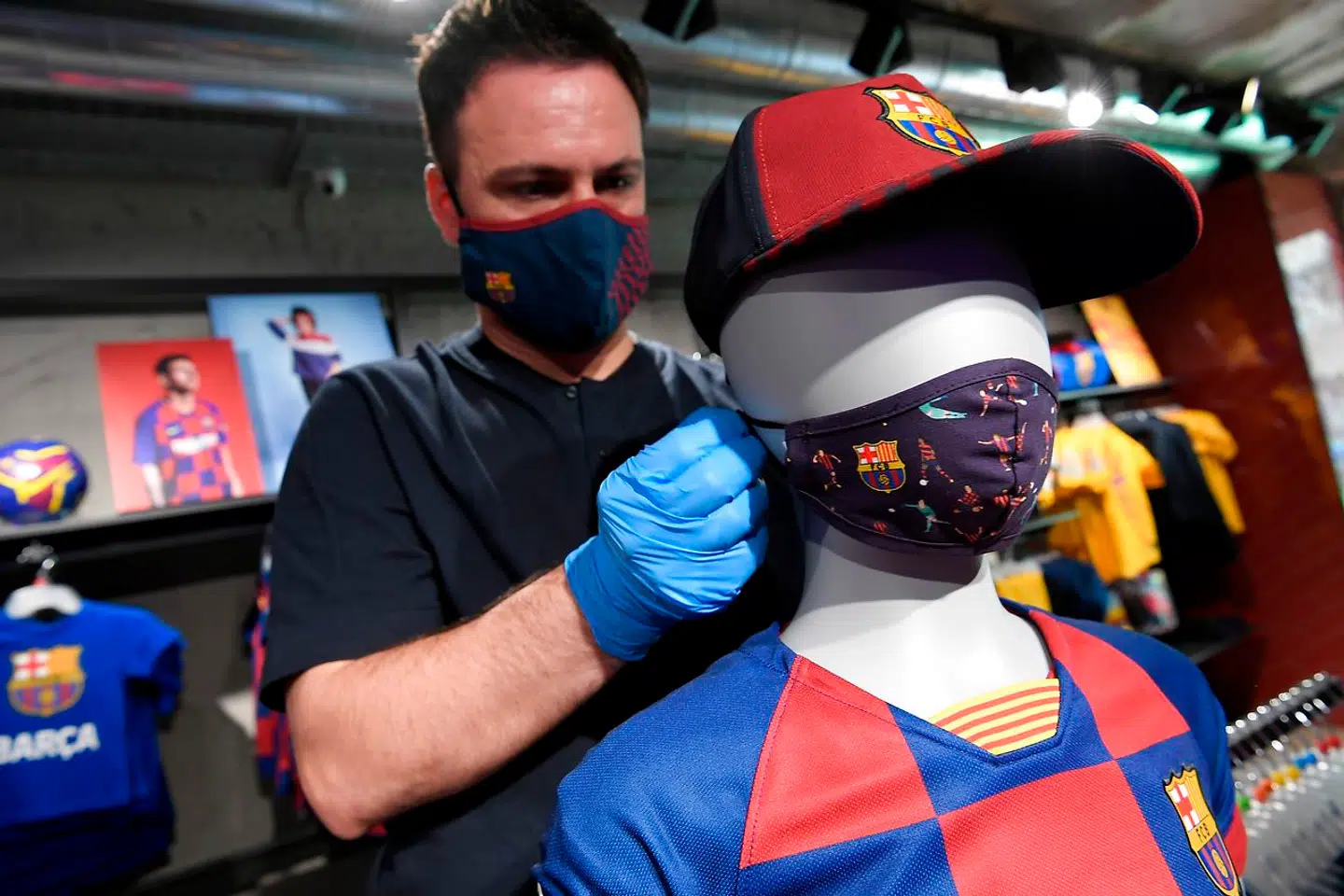 Uden tilskuere på Camp Nou med dertilhørende merchandisesalg og andre indtægtskilder i forbindelse med kampene styrtbløder FC Barcelonas i forvejen skrøbelige økonomi.